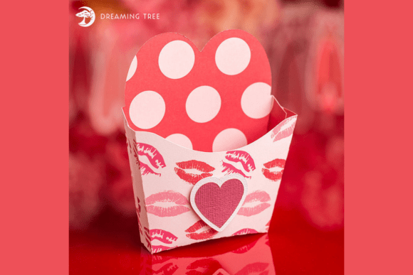 Heart Treat Box: 3D SVG Freebies for Editorial Design